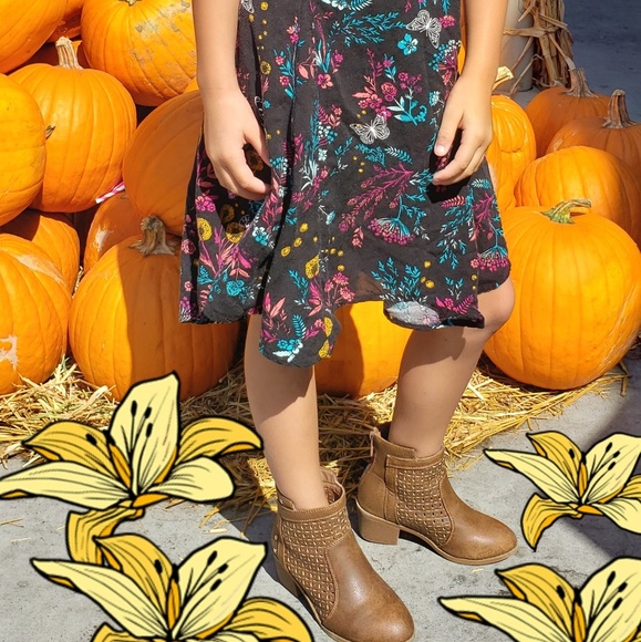 Light brown Children bootie with gold accents - Picture 8 of 8